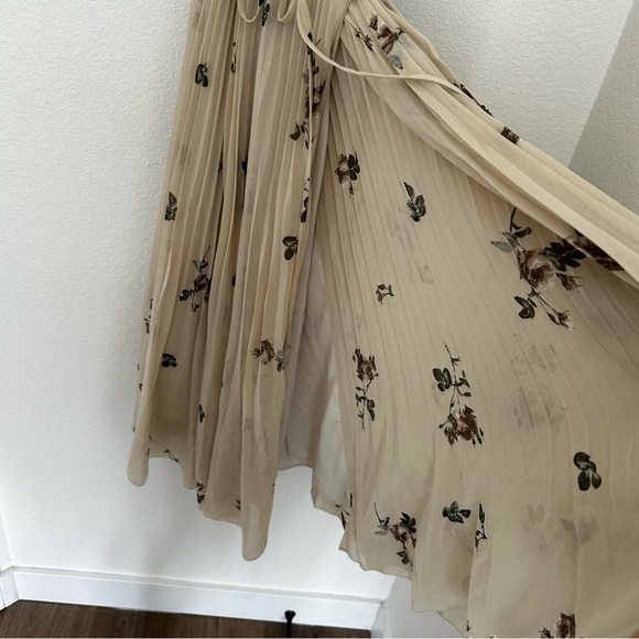 Aritzia Wilfred Beaune Floral Pleated Wrap Dress Size Small Women’s Thin Stripes - Picture 7 of 12